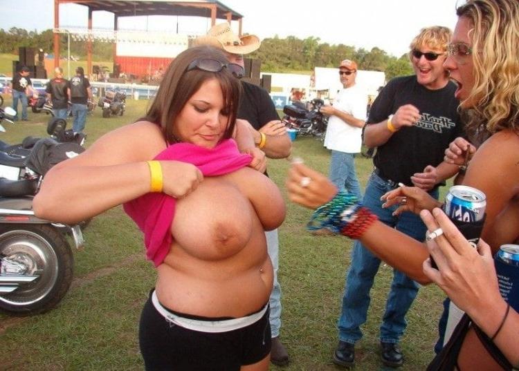 20P flashing in public