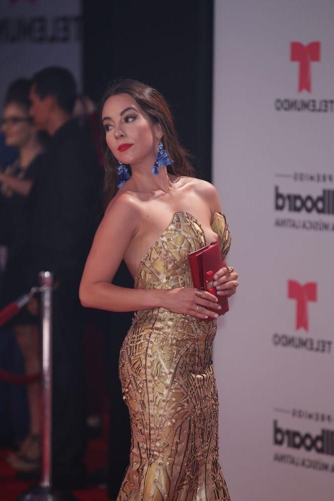 25P Hollywood Actresses Nip Slip