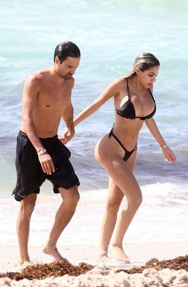 25P Hollywood Actresses Nip Slip