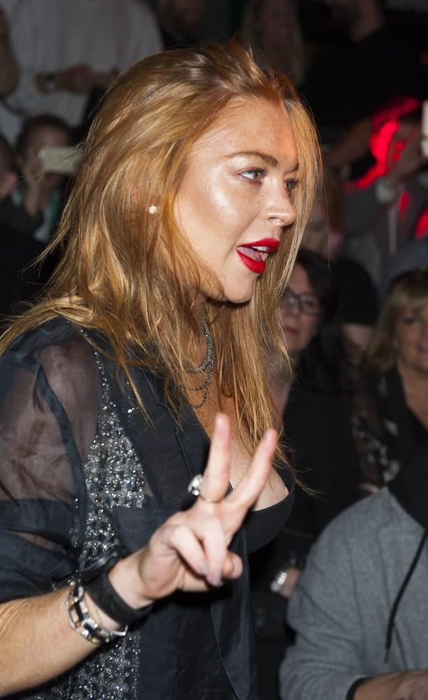 25P Hollywood Actresses Nip Slip
