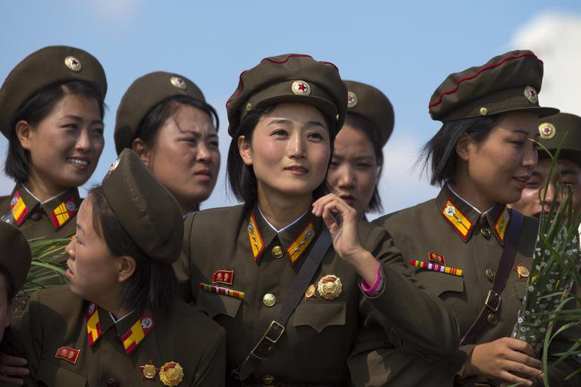 8P HOT NORTH KOREAN GIRLS! 2