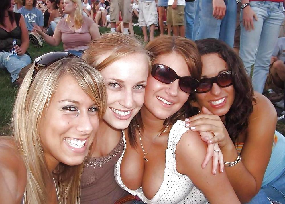 25P Downblouse-Cleavage 2