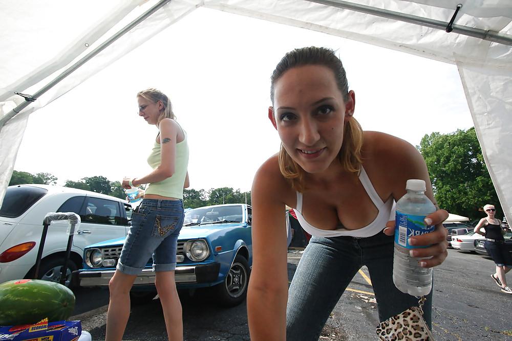 25P Downblouse-Cleavage 2