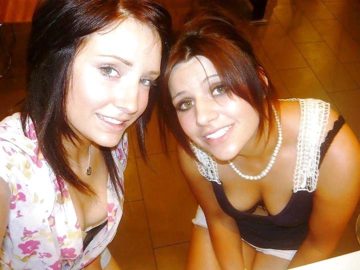25P Downblouse-Cleavage 2