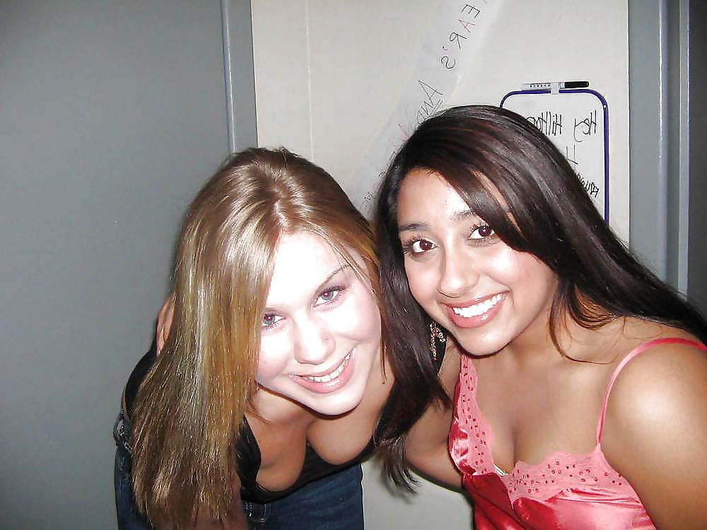 25P Downblouse-Cleavage 2