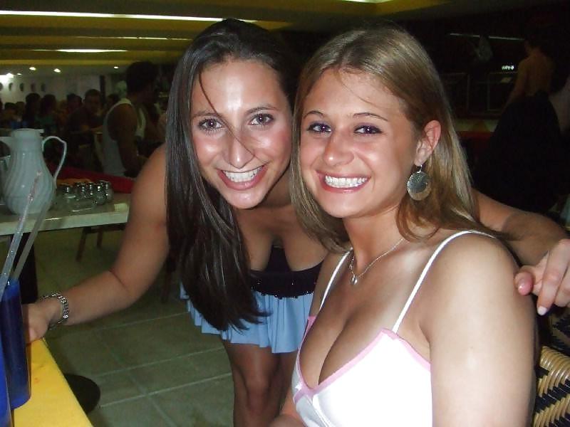 25P Downblouse-Cleavage 2