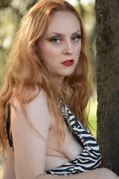 20P Mature ladies braless cleavage pokies 178
