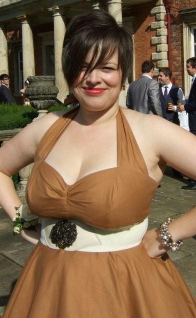 20P Mature ladies braless cleavage pokies 178