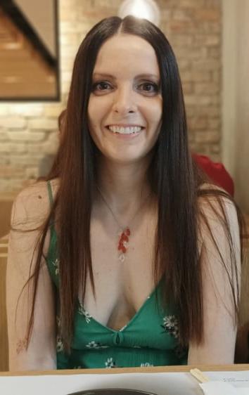 20P Mature ladies braless cleavage pokies 180