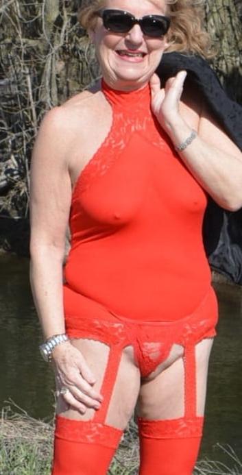 25P lovely sexy lady in red