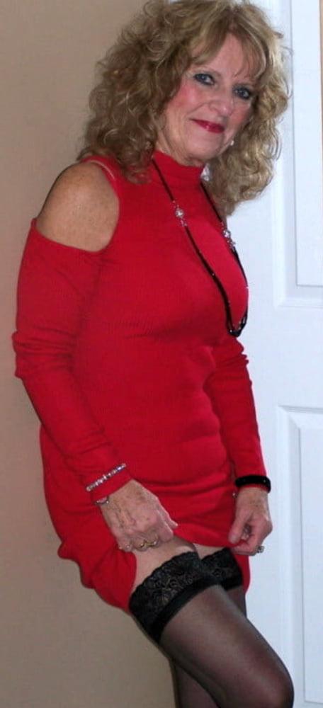 25P lovely sexy lady in red