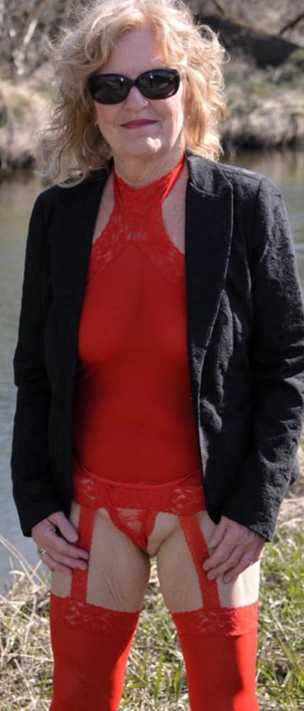 25P lovely sexy lady in red