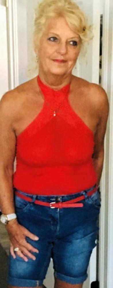 25P lovely sexy lady in red