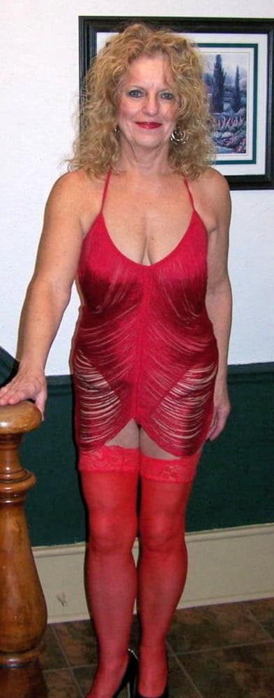 25P lovely sexy lady in red