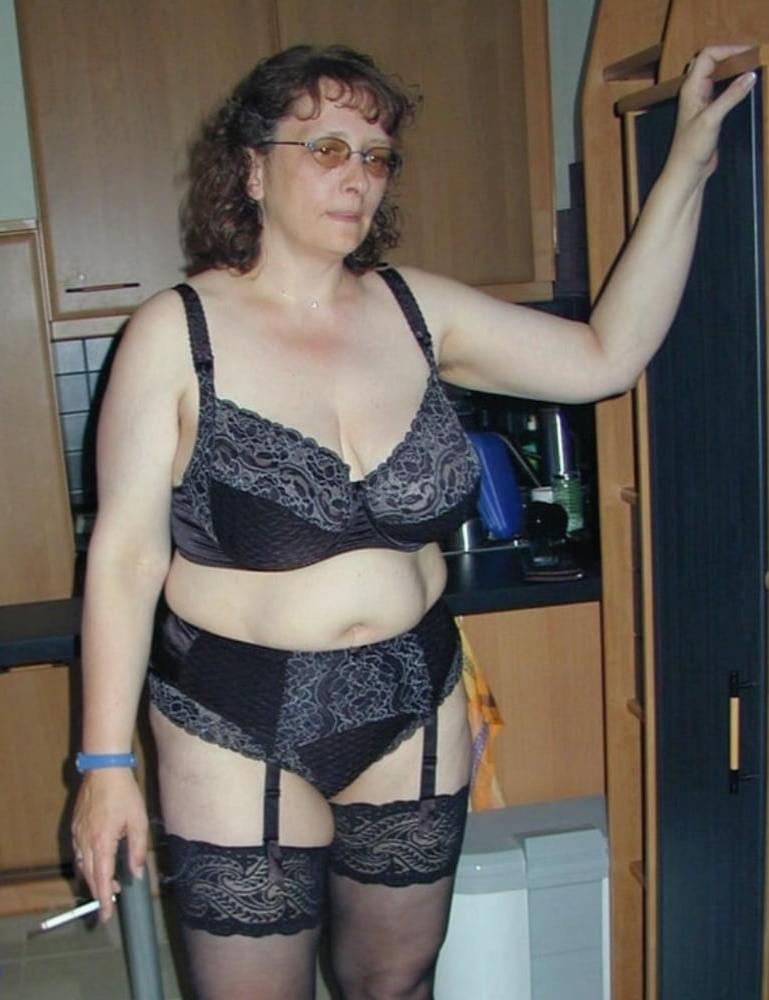 25P more grannies  in underwear