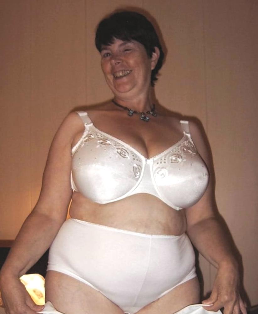 25P more grannies  in underwear