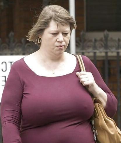 19P Mature ladies braless cleavage pokies 179