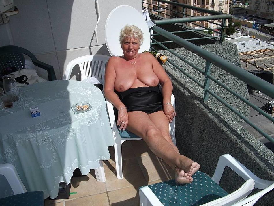 25P Ugly and eatable milfs