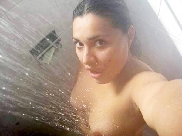 6P Ana in the shower