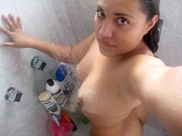 6P Ana in the shower