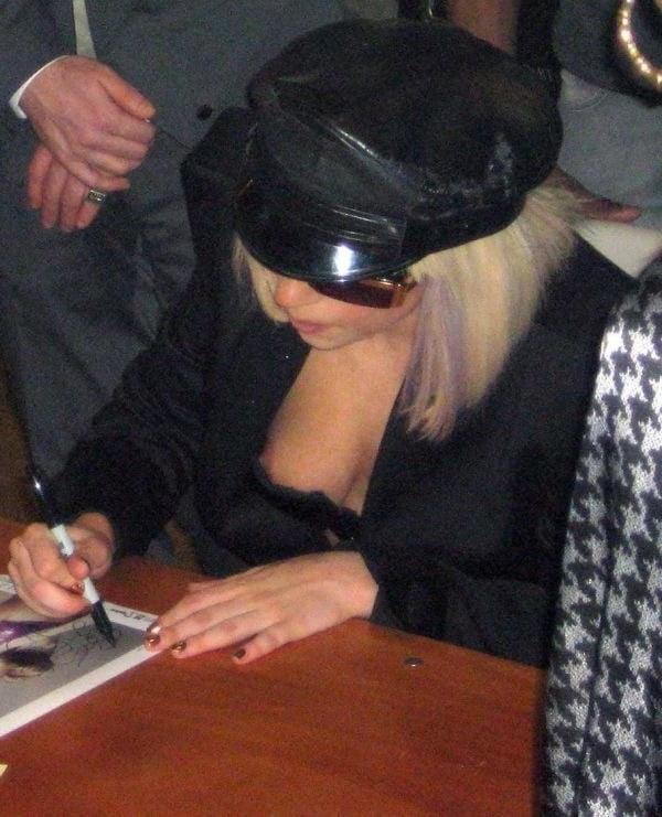 25P Lady Gaga Nude