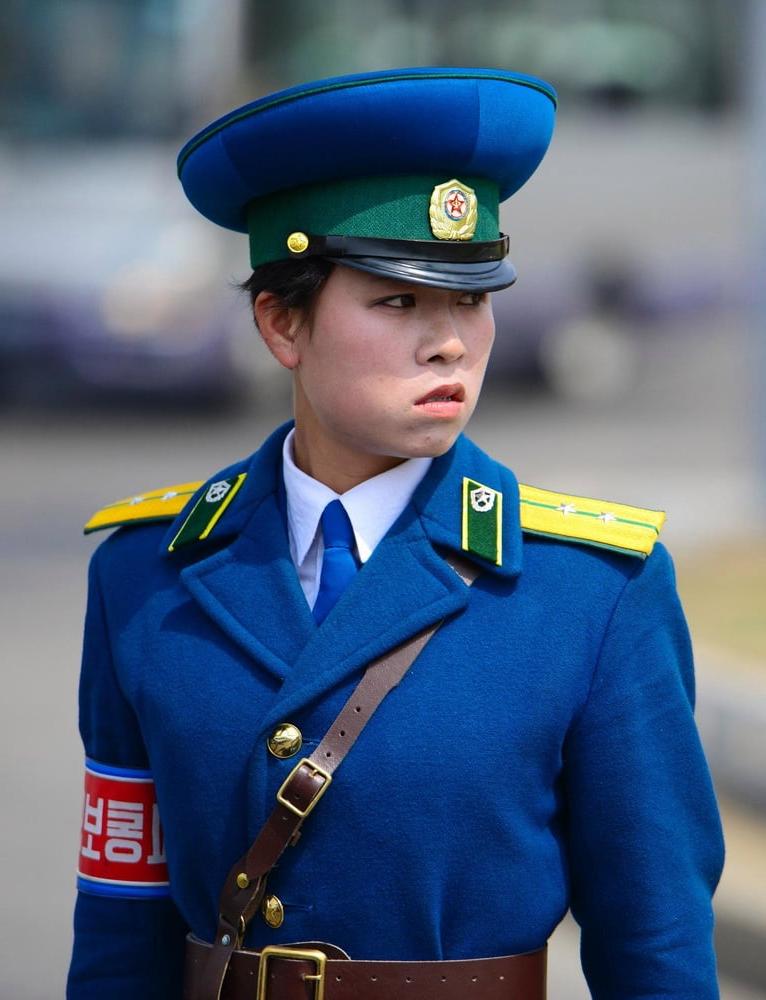 8P HOT NORTH KOREAN TRAFFIC LADIES! 2
