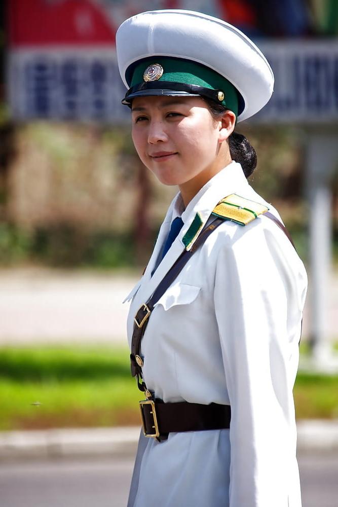 8P HOT NORTH KOREAN TRAFFIC LADIES! 2