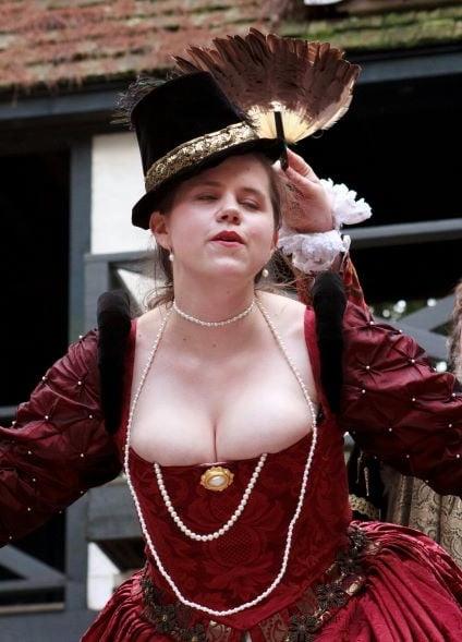 20P Renaissance cleavage 2