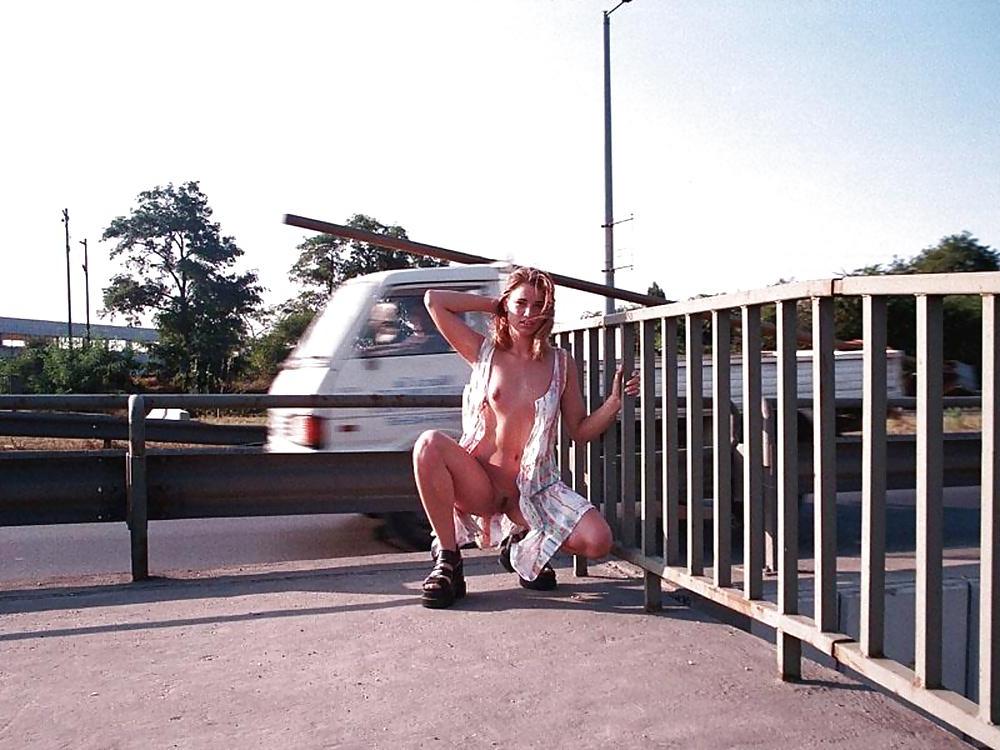 25P NOEMI - FLASHING IN PUBLIC