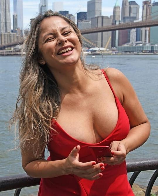 20P Mature ladies braless cleavage pokies 172