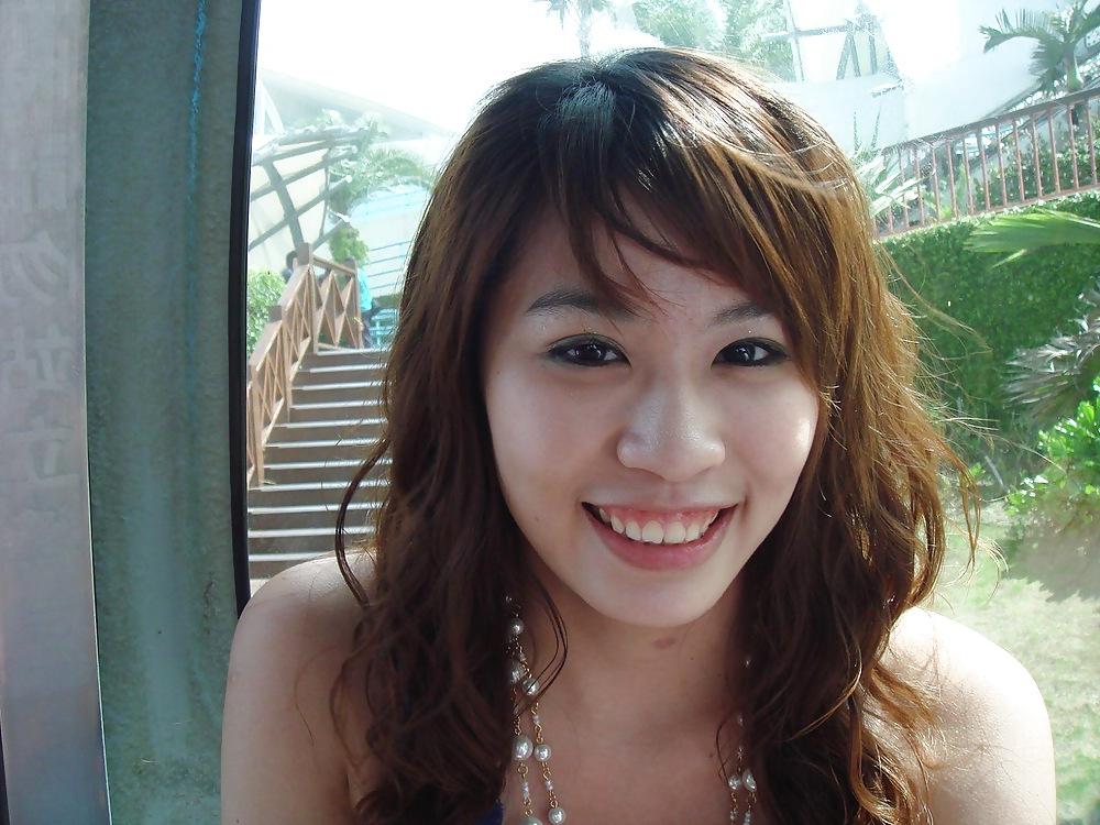 15P Asian Girlfriend On Vacation Giving A Blowjob In The Car 
