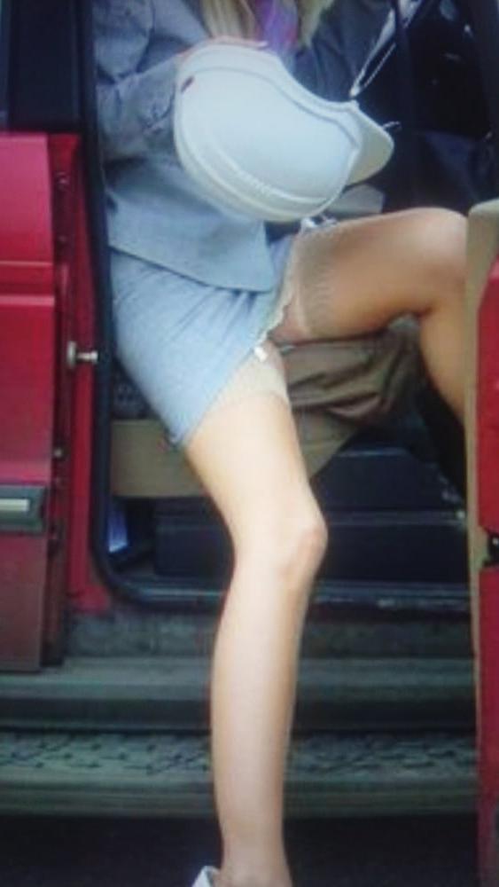 18P Stockings upskirt in public