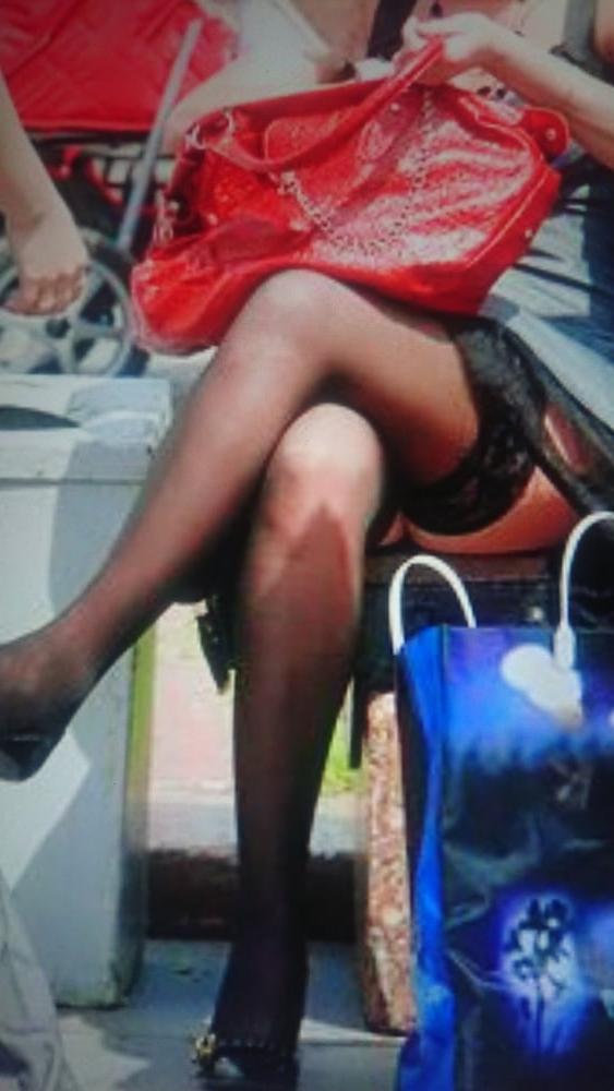 18P Stockings upskirt in public