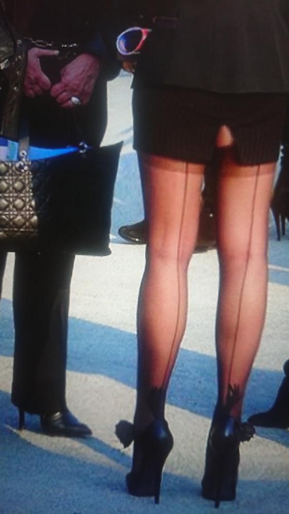 18P Stockings upskirt in public