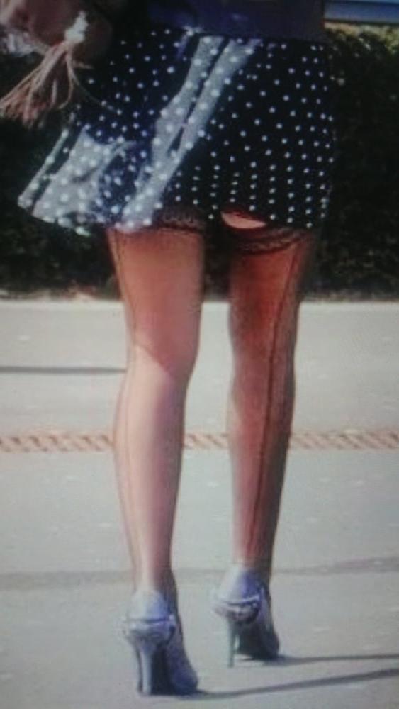 18P Stockings upskirt in public