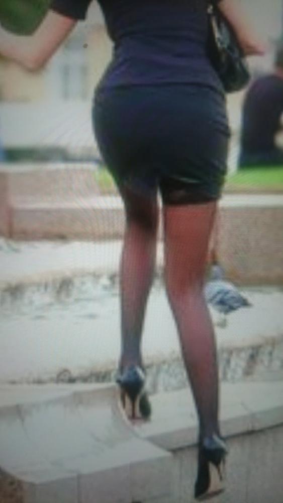 18P Stockings upskirt in public