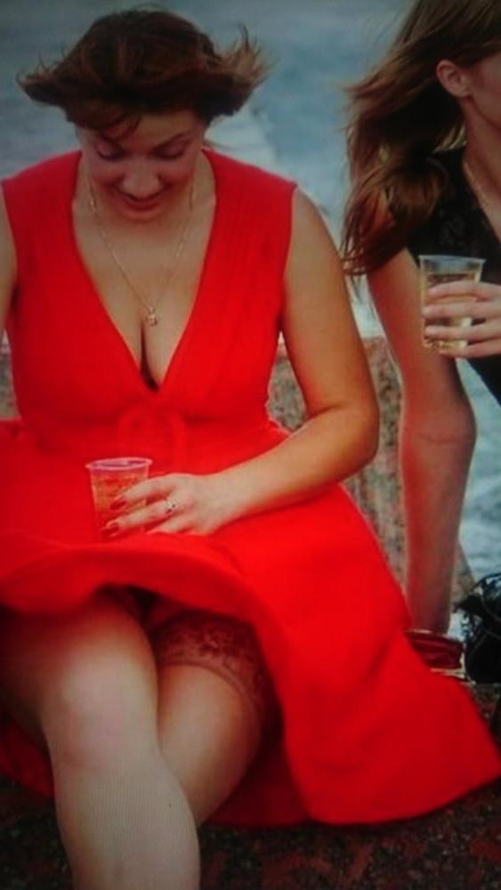 18P Stockings upskirt in public