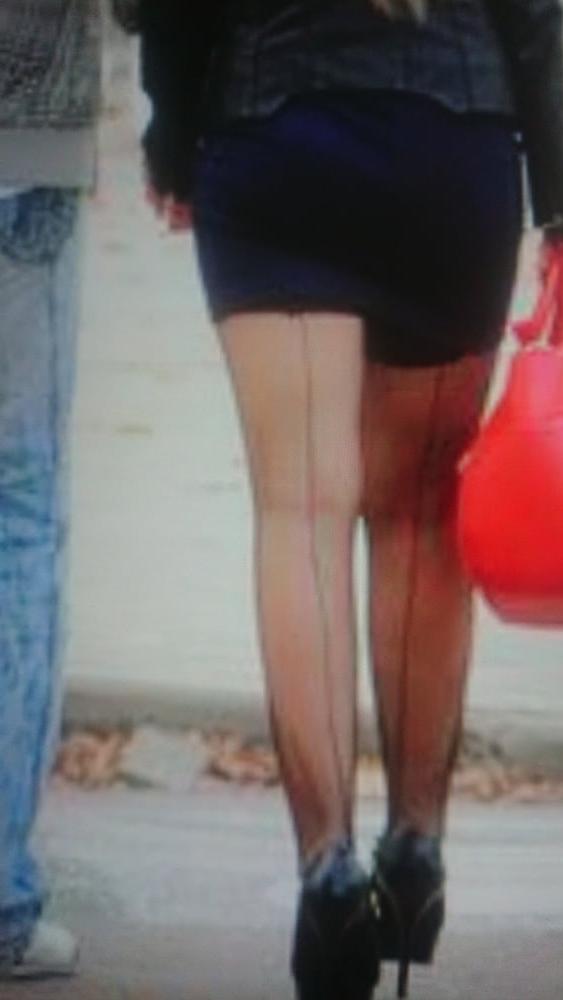18P Stockings upskirt in public