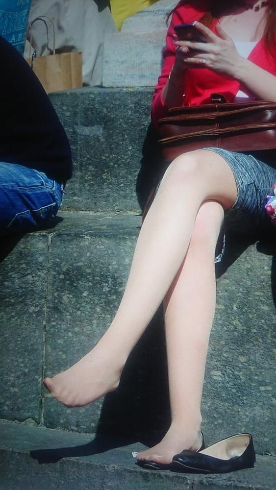 9P Pantyhose nylon legs in public
