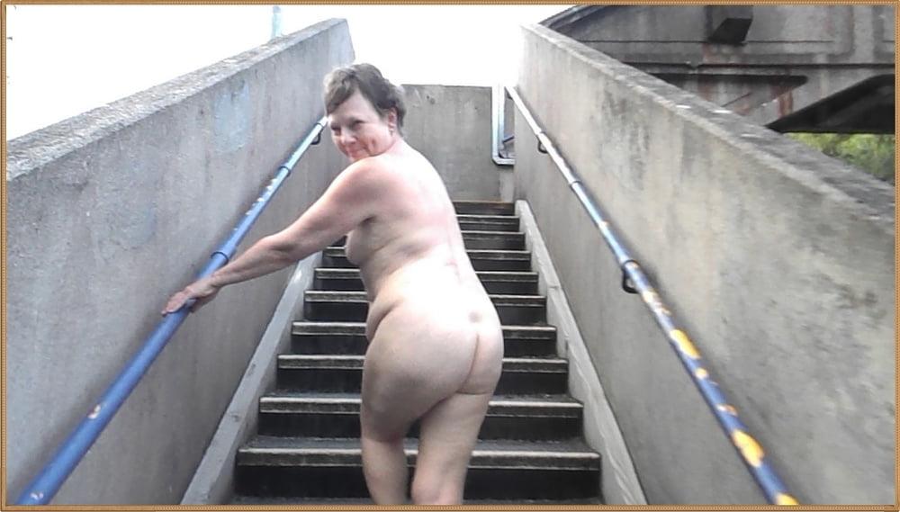 25P Sexy Naked Railway Footbridge Dare