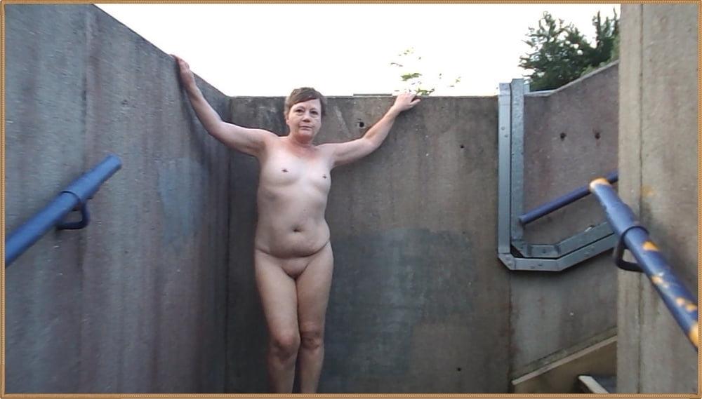 25P Sexy Naked Railway Footbridge Dare