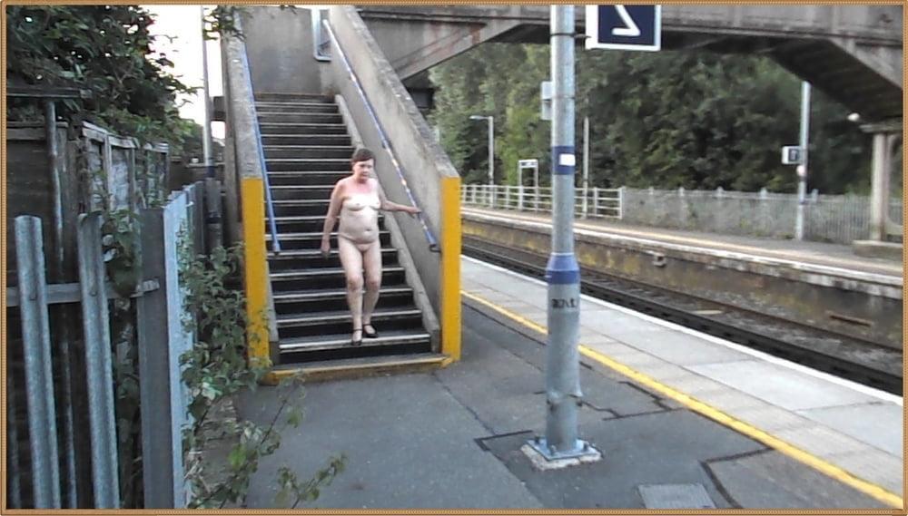 25P Sexy Naked Railway Footbridge Dare