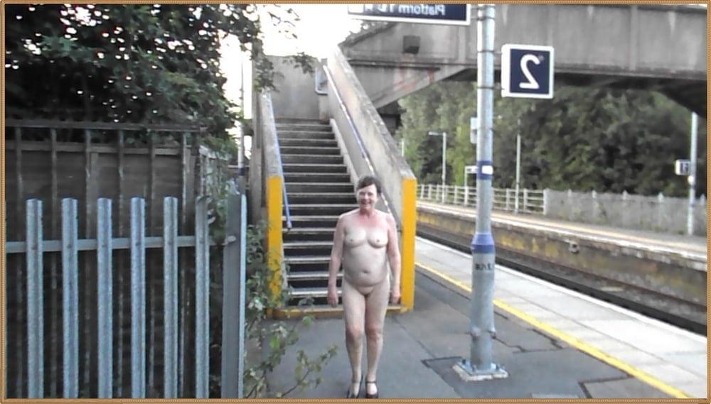 25P Sexy Naked Railway Footbridge Dare