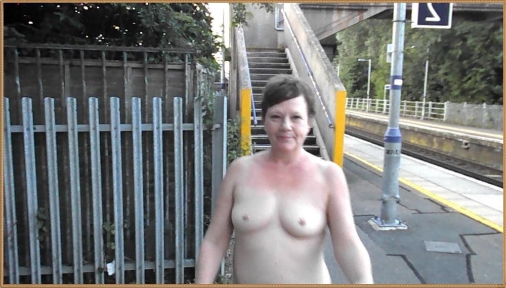 25P Sexy Naked Railway Footbridge Dare
