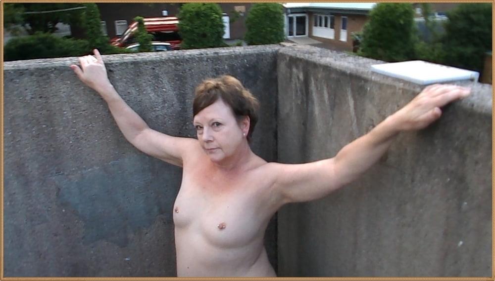 25P Sexy Naked Railway Footbridge Dare