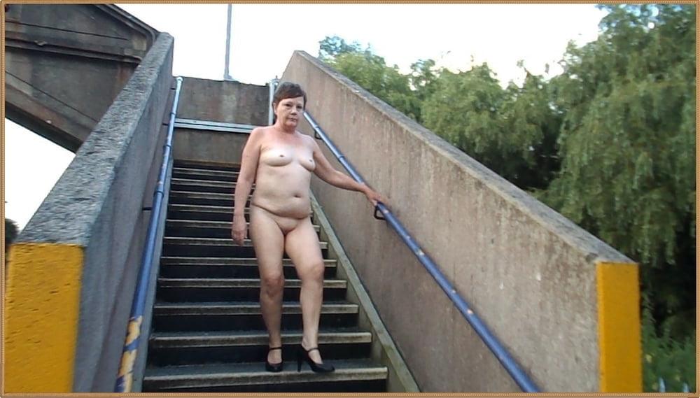 25P Sexy Naked Railway Footbridge Dare