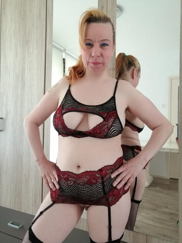 24P Black and red lingerie 2 juli 2020