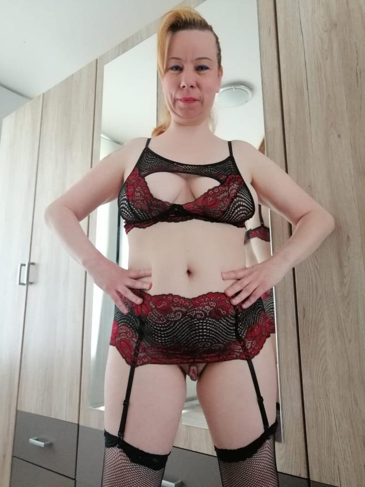 24P Black and red lingerie 2 juli 2020