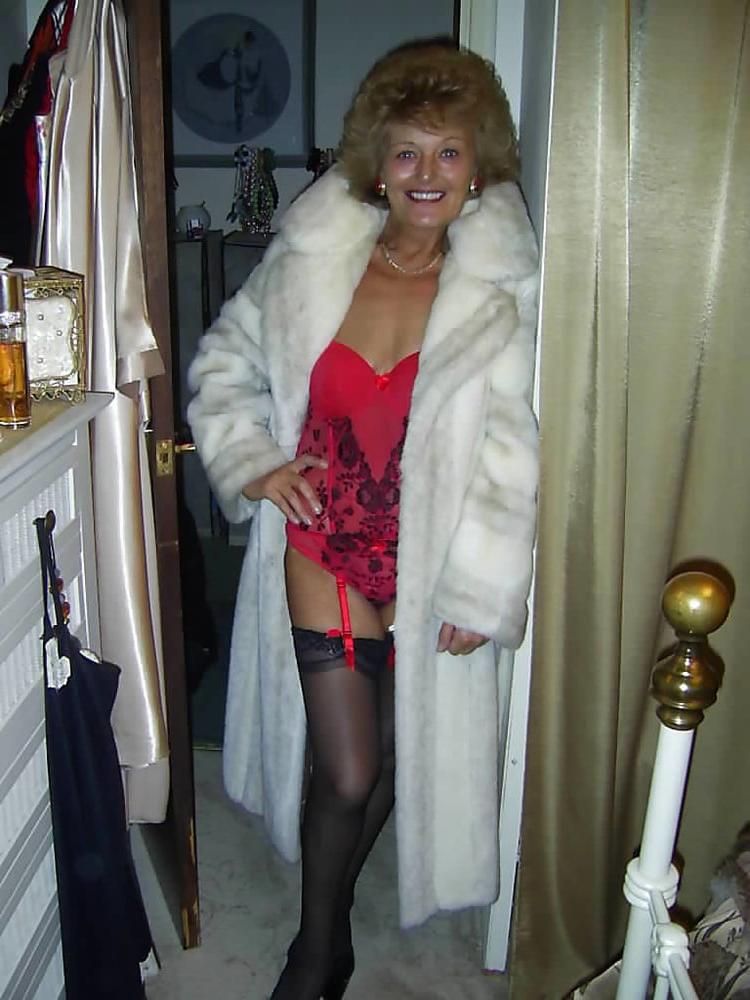 9P Gorgeous elegant granny