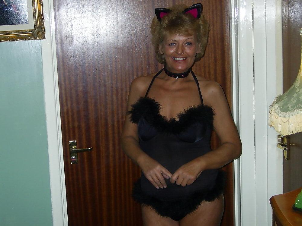 9P Gorgeous elegant granny